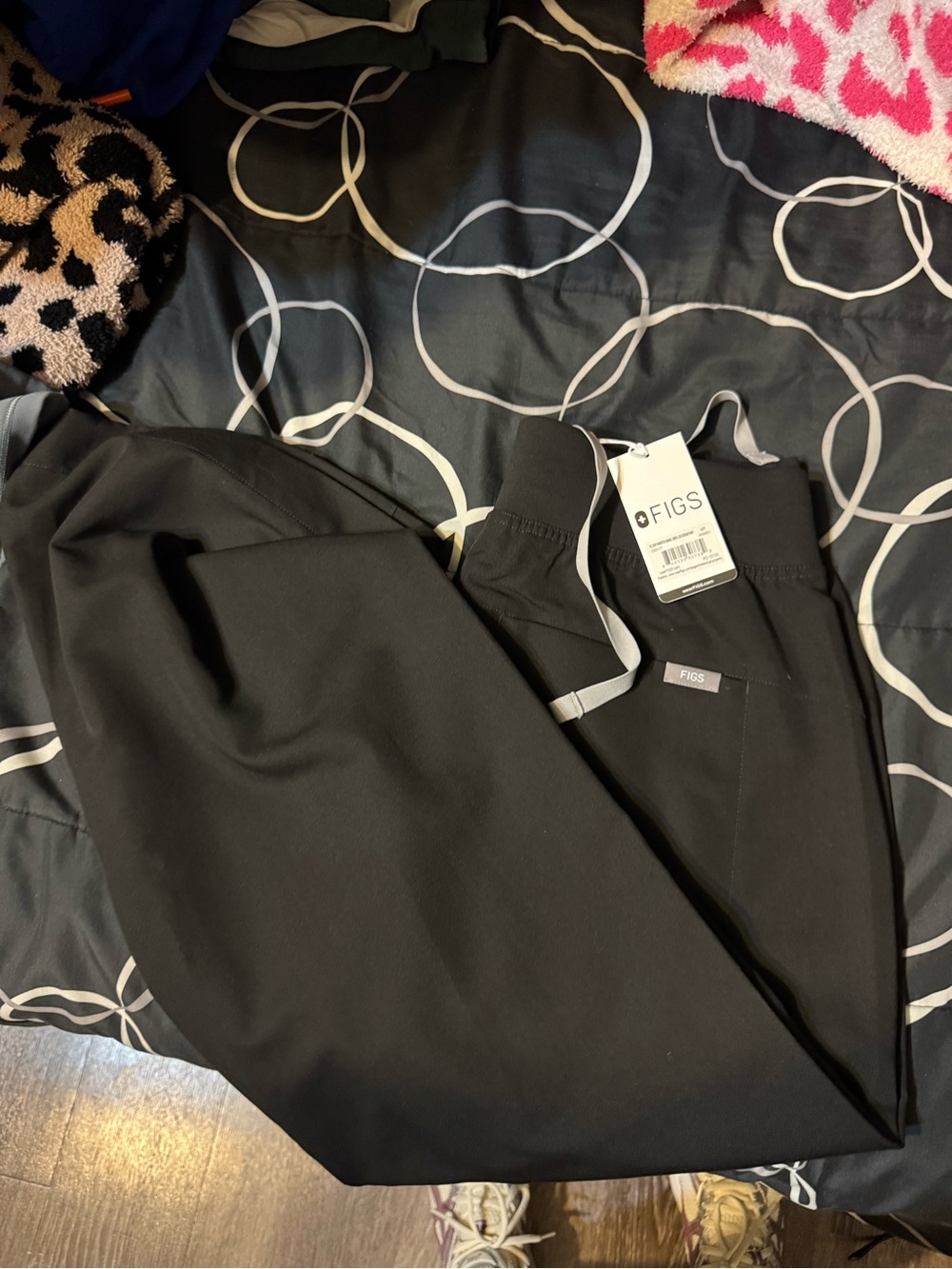 FIGS Women's Black Isabel Scrub Pants